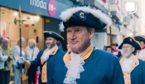 2026-05-08 Festes de Maig de Badalona - Pregó - Acompanyem les autoritats a posar el mocador al Sant