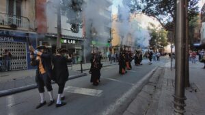 2026-05-10 Fests de Maig a Badalona - Seguici de Ciutat - Inici de Seguici sortint de Pl Vila - Foto Jordi Guardiola